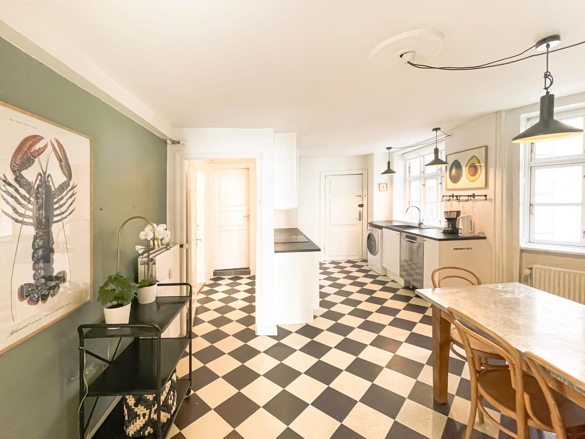 Large Apartment With 4 Bedrooms In コペンハーゲン エクステリア 写真